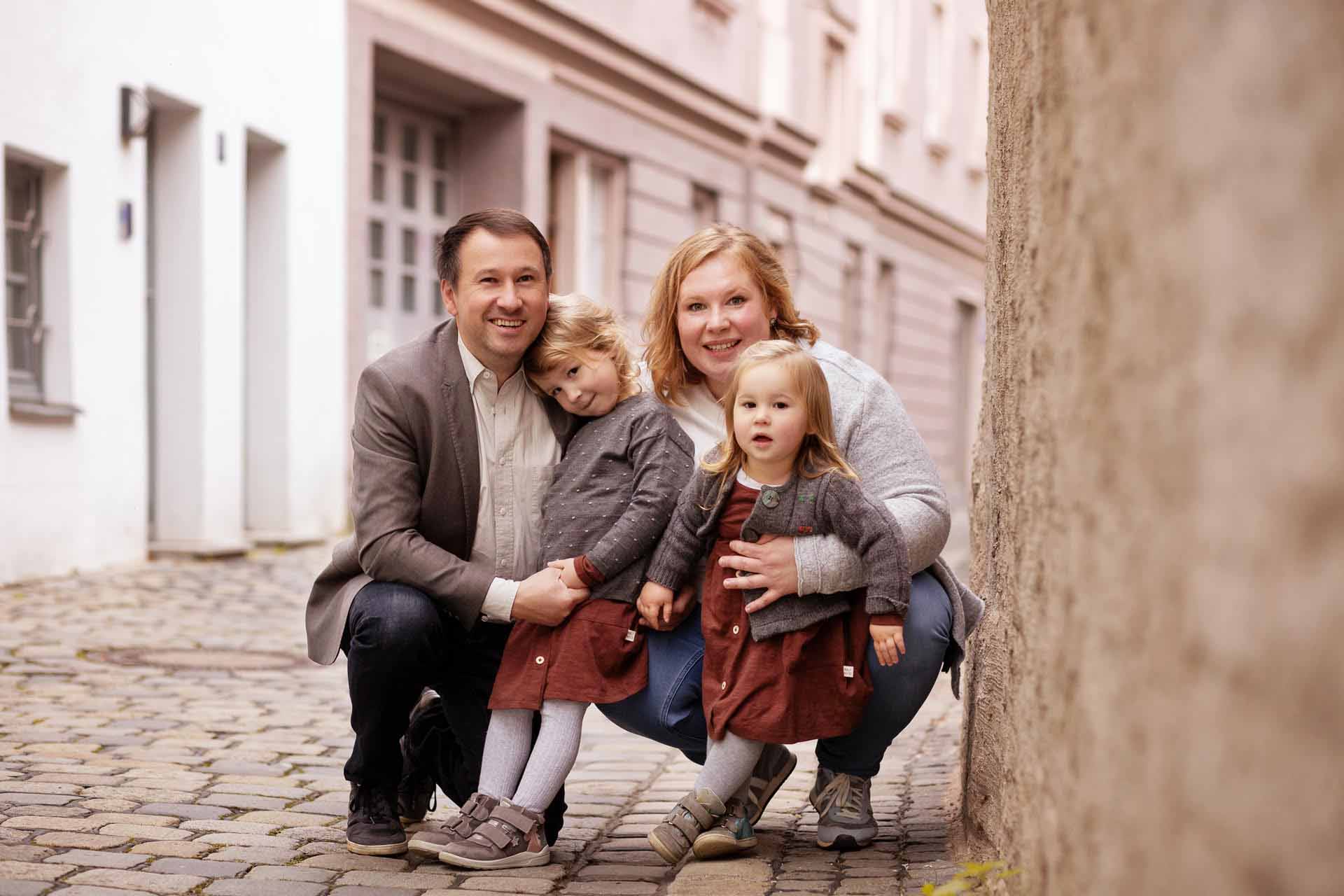 familienfotograf augsburg, familienshooting augsburg, familie fotoshooting augsburg, familienbilder augsburg stadt
